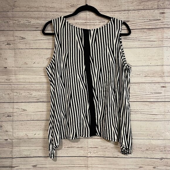 Cato Black and White Sleeveless Tank with Sharkbite Hemline, Size 18/20W - Picture 4 of 4